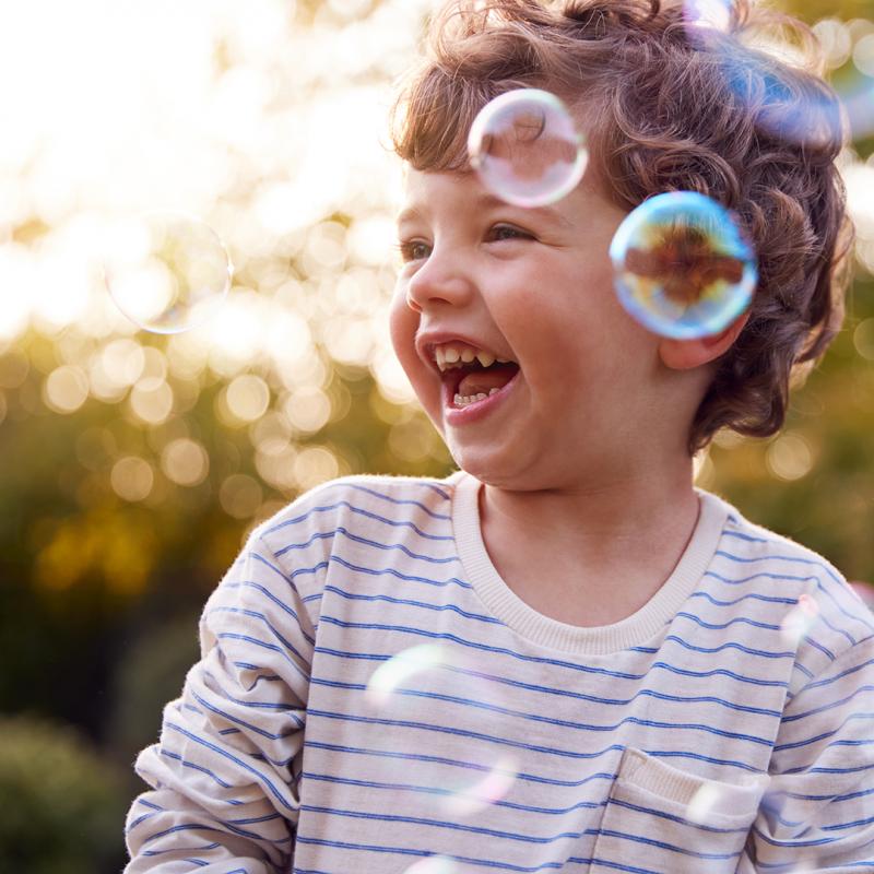 Buitenspelen is goed voor de ogen van je kind 🧑‍🤝‍🧑